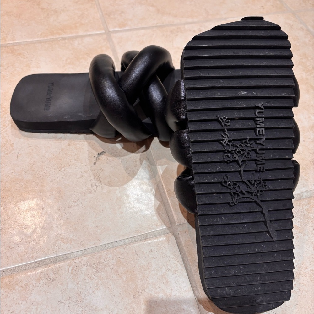 Yume Yume Black Padded Sandals - Picture 3 of 4
